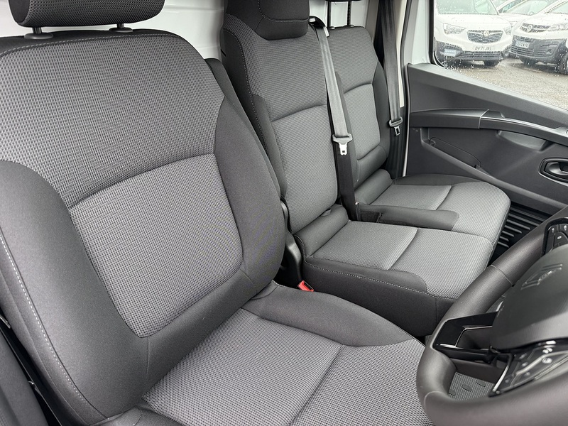 Renault 2.0 dCi Blue LL30 Advance Panel Van 5dr Diesel Manual L2 H1 Euro 6 (s/s) (130 ps)