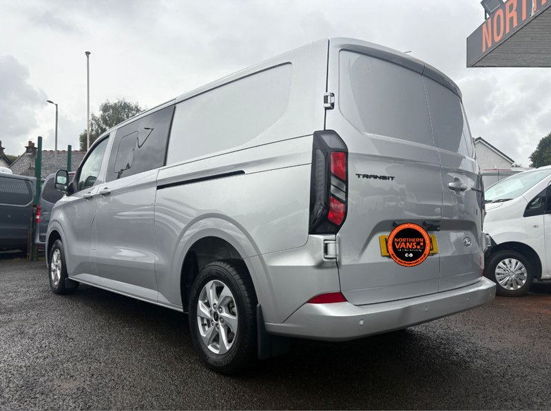 Ford 2.0 320 EcoBlue Limited Crew Van Double Cab 5dr Diesel Auto L2 H1 Euro 6 (s/s) (136 ps)