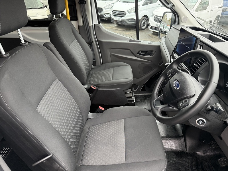 Ford 2.0 460 EcoBlue Trend Minibus Double Cab 5dr Diesel Manual RWD L4 H3 Euro 6 (s/s) (17 Seat, DRW) (165 ps)