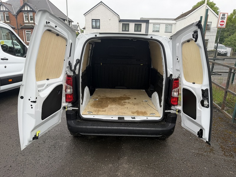 Peugeot 1.5 BlueHDi 1000 Professional Premium + Standard Panel Van 5dr Diesel Manual SWB Euro 6 (s/s) (100 bhp)