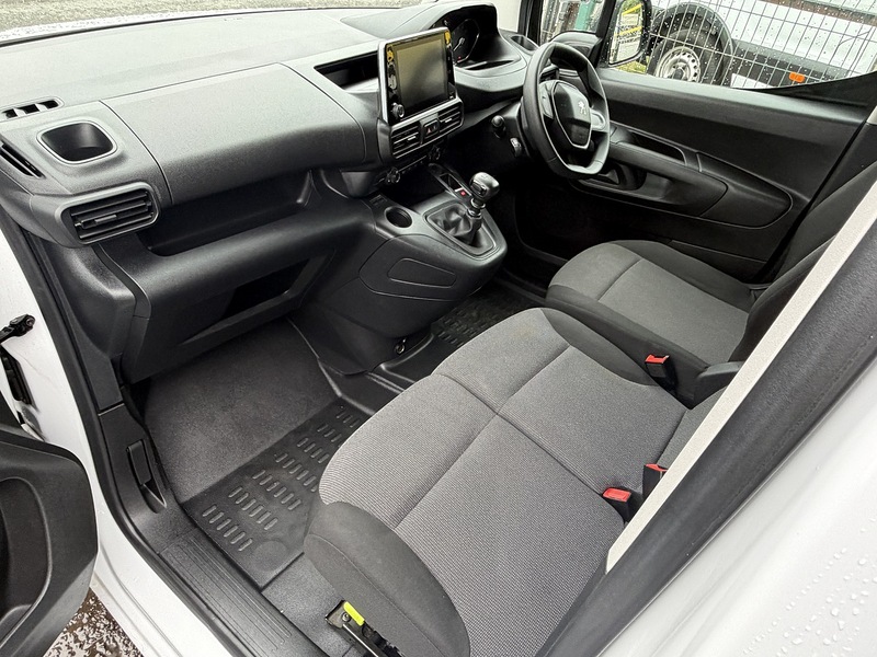 Peugeot 1.5 BlueHDi 1000 Professional Premium + Standard Panel Van 5dr Diesel Manual SWB Euro 6 (s/s) (100 bhp)