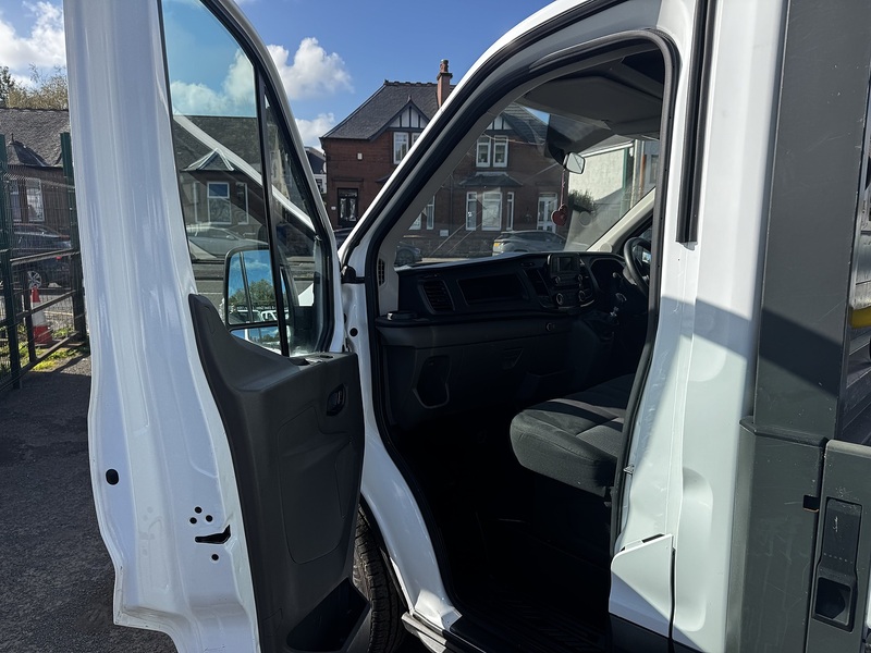 Ford 2.0 350 EcoBlue HD Leader Chassis Cab 2dr Diesel Manual RWD L4 Euro 6 (s/s) (DRW) (130 ps)
