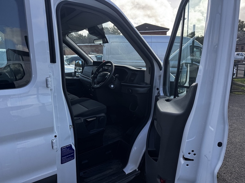 Ford 2.0 350 EcoBlue Leader Chassis Double Cab 4dr Diesel Manual RWD L3 Euro 6 (s/s) (130 ps)