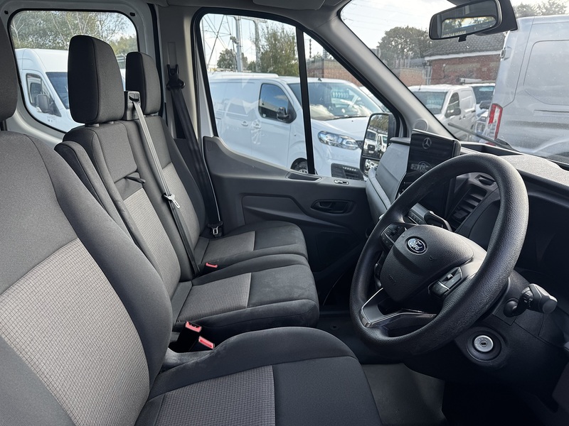 Ford 2.0 350 EcoBlue Leader Chassis Double Cab 4dr Diesel Manual RWD L3 Euro 6 (s/s) (130 ps)
