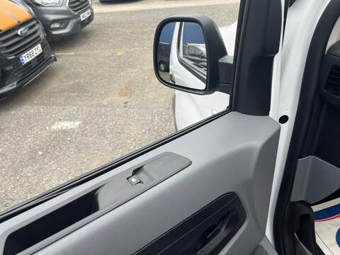VAUXHALL VIVARO 1.5 Turbo D 2900 Dynamic Panel Van 6dr Diesel Manual L2 H1 Euro 6 (s/s) (100 ps) - U14899