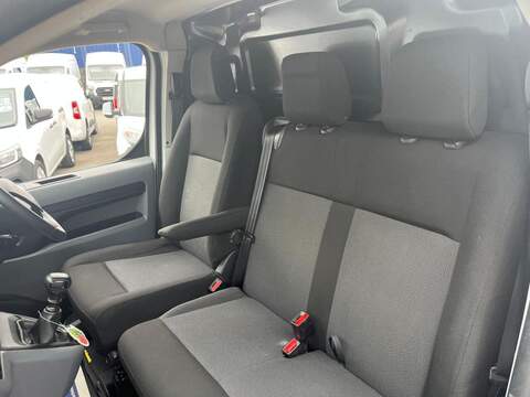VAUXHALL VIVARO 1.5 Turbo D 2900 Dynamic Panel Van 6dr Diesel Manual L2 H1 Euro 6 (s/s) (100 ps) - U14899