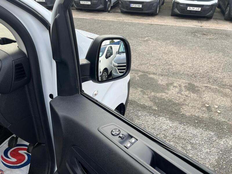 Vauxhall Vivaro Turbo D Prime - U15044