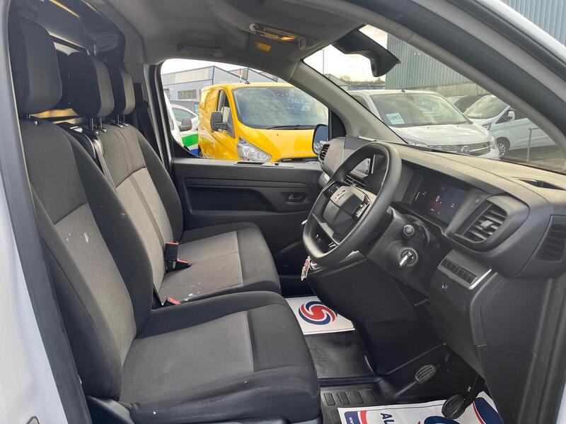 Vauxhall Vivaro Turbo D Prime - U15044