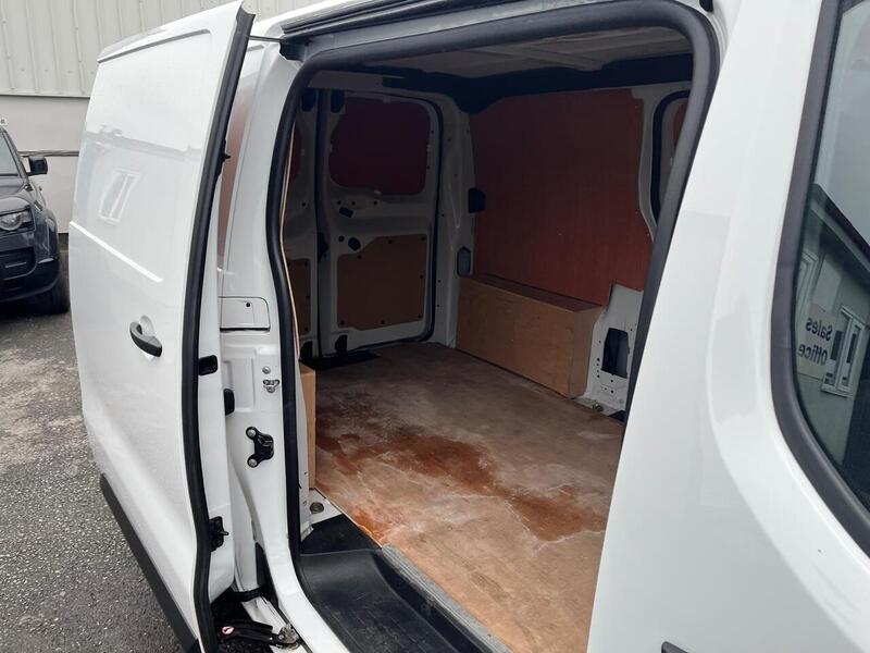 Vauxhall Vivaro Turbo D Prime - U15045
