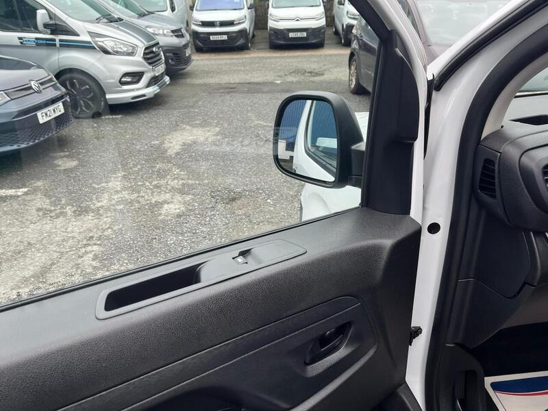 Vauxhall Vivaro Turbo D Prime - U15045