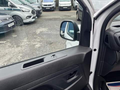 Vauxhall Vivaro Turbo D Prime - U15045