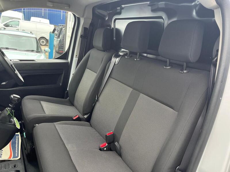 Vauxhall Vivaro Turbo D Prime - U15045