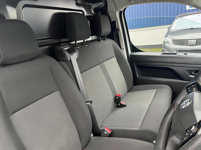 Vauxhall Vivaro Turbo D Prime - U15045
