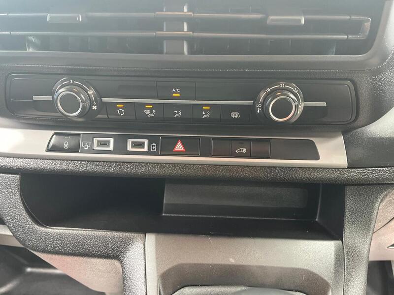 Vauxhall Vivaro Turbo D Prime - U15045