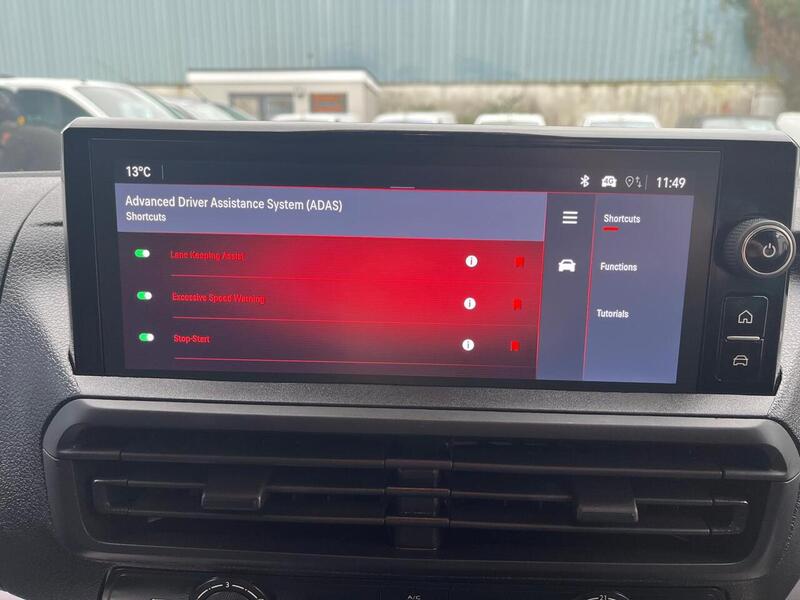 Vauxhall Vivaro Turbo D Prime - U15045