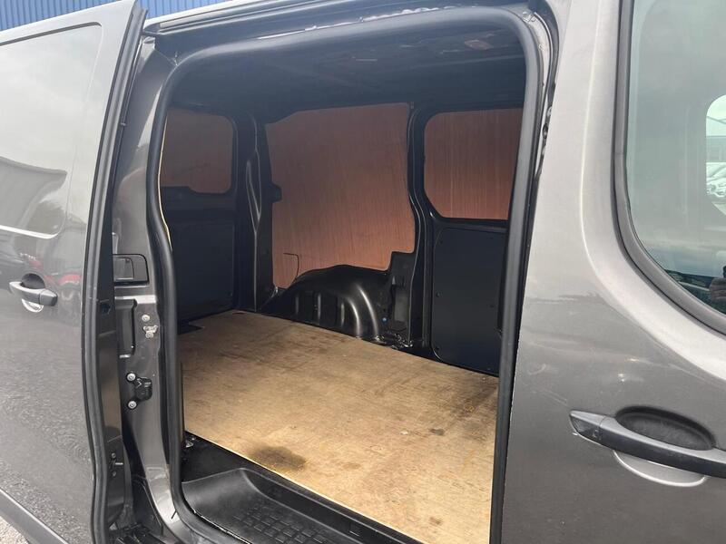 Vauxhall Vivaro Turbo D 2900 Dynamic - U15080