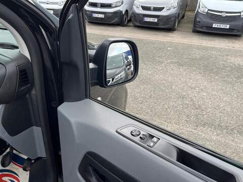 Peugeot Expert BlueHDi 1200 Professional - U15082