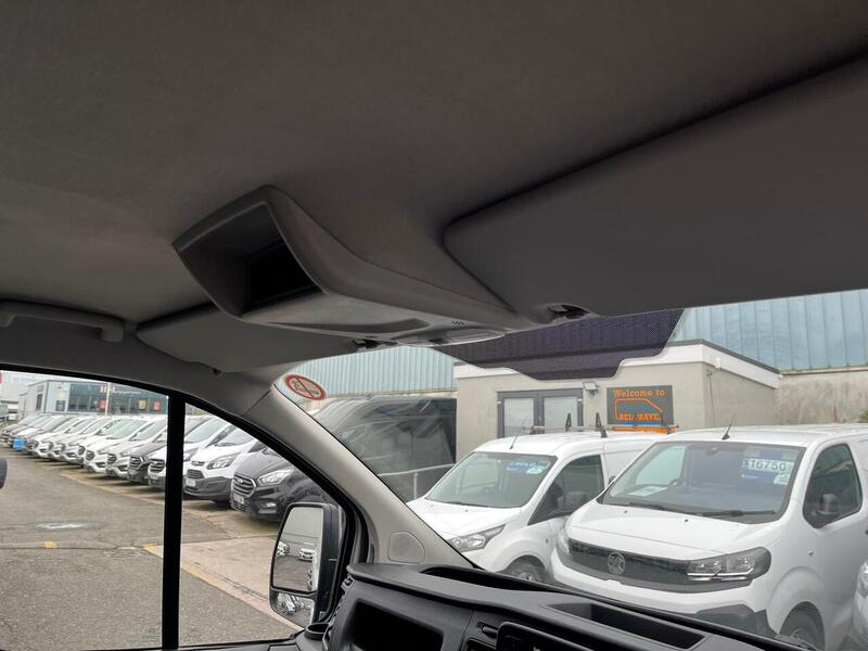 Ford Transit Custom 300 EcoBlue Leader - U15097