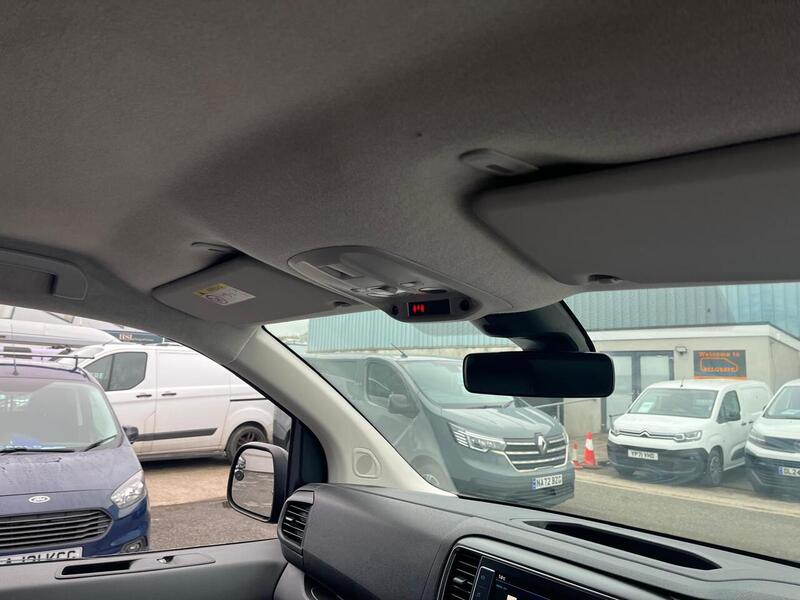 Peugeot Expert BlueHDi 1200 Professional - U15102