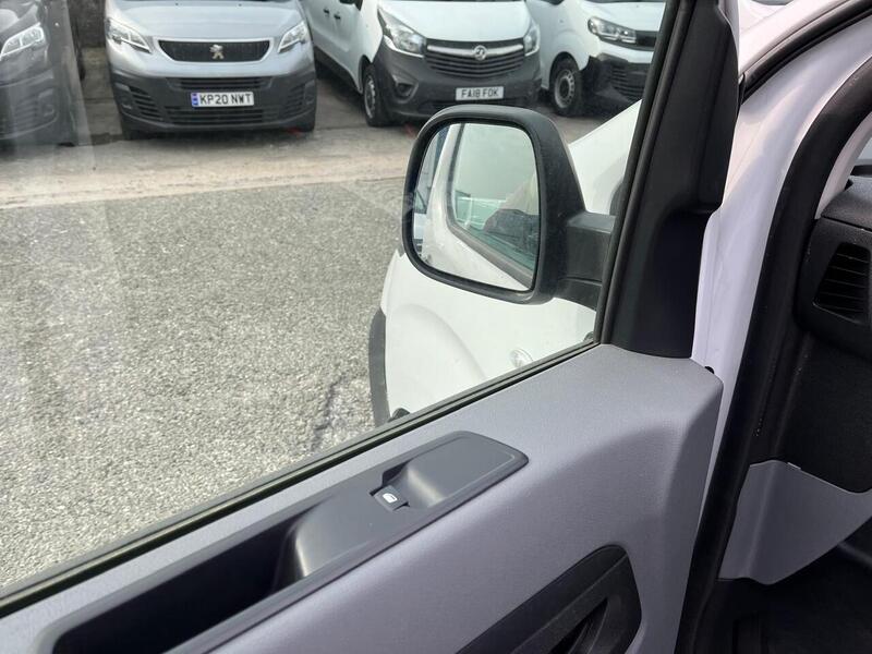 Vauxhall Vivaro Turbo D 2700 Dynamic - U15107