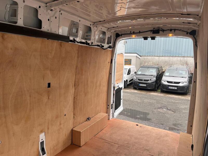 Ford Transit 350 EcoBlue Leader - U15110