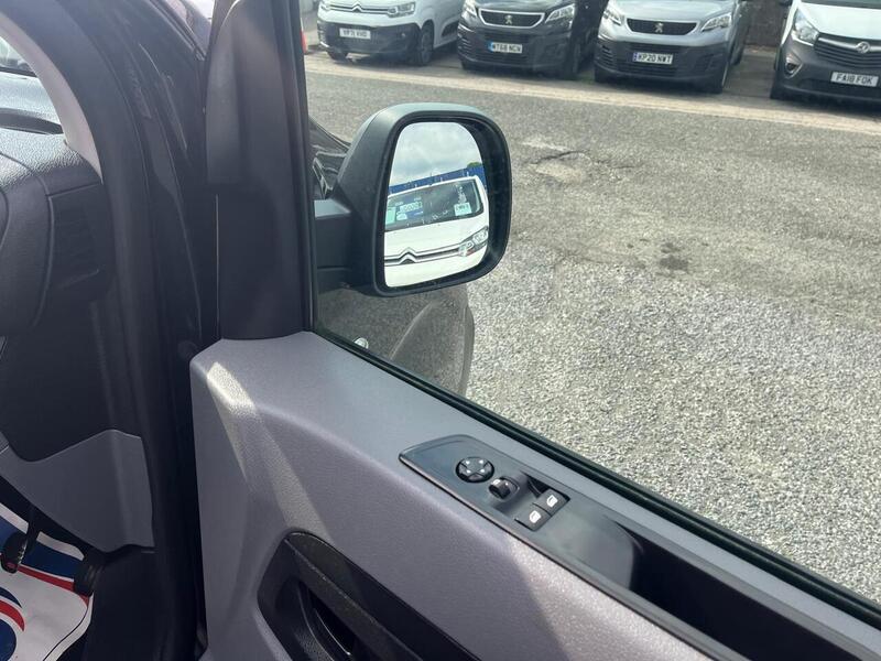 Peugeot Expert BlueHDi 1200 Professional - U15129