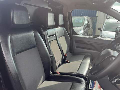 Peugeot Expert BlueHDi 1200 Professional - U15129