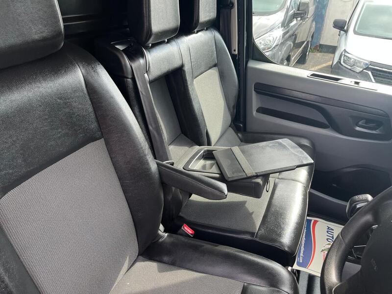 Peugeot Expert BlueHDi 1200 Professional - U15129