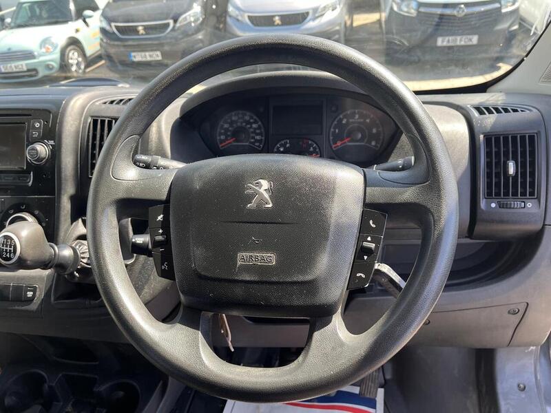 Peugeot Boxer BlueHDi 335 Professional - U15139
