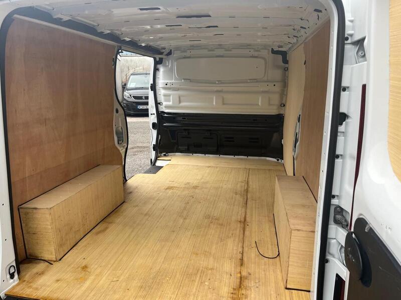 Renault Trafic dCi Blue LL30 Business+ - U15140