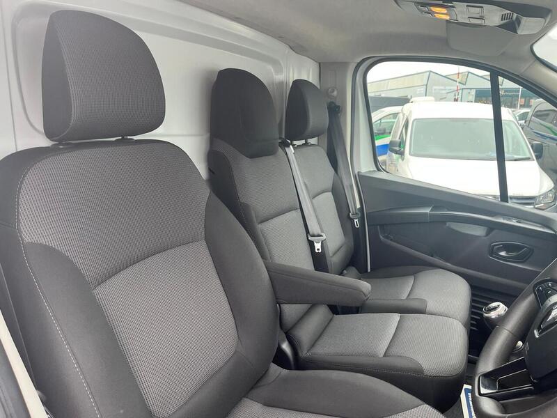 Renault Trafic dCi Blue LL30 Business+ - U15140