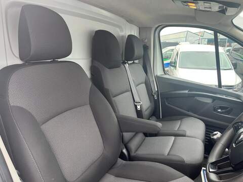 Renault Trafic dCi Blue LL30 Business+ - U15140