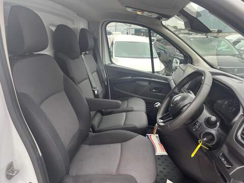 Renault Trafic dCi Blue LL30 Business+ - U15140