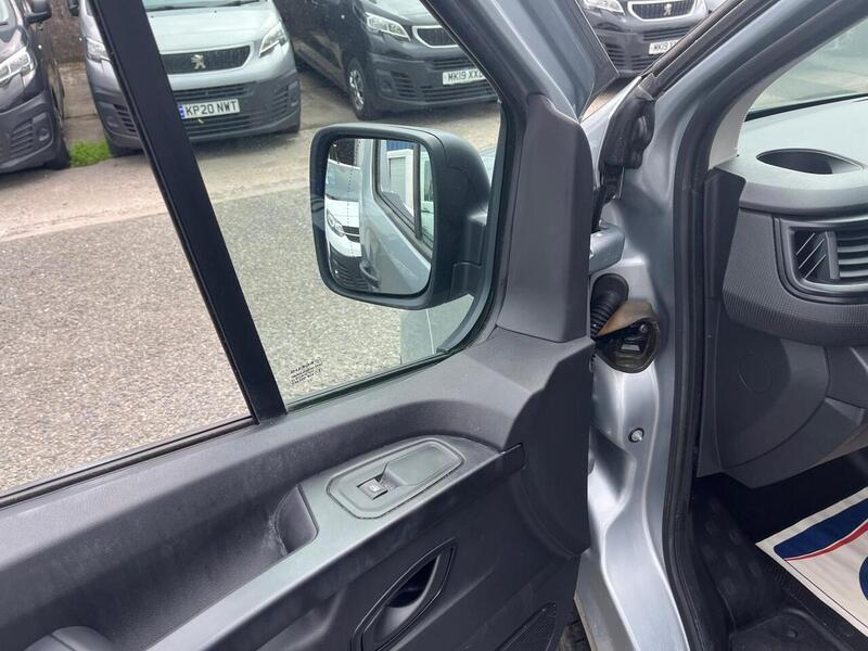 Renault Trafic dCi Blue SL28 Business+ - U15152