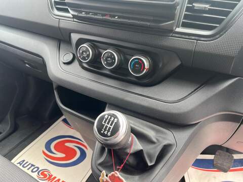 Renault Trafic dCi Blue SL28 Business+ - U15152