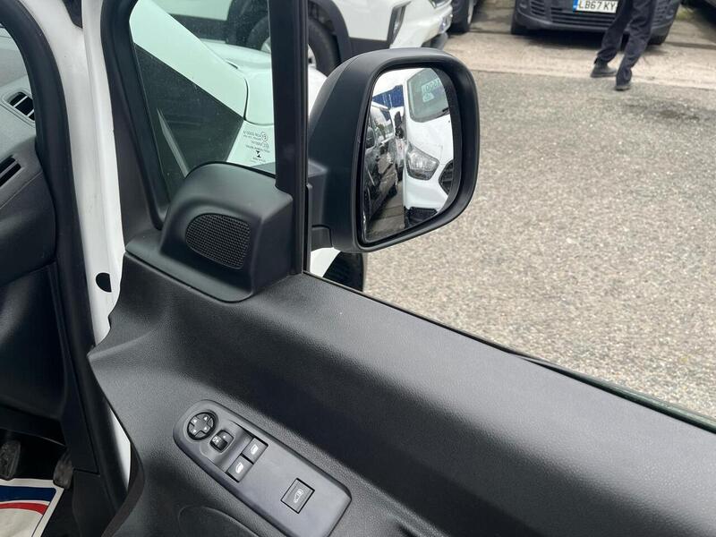 Peugeot Partner BlueHDi 1000 Professional Premium - U15165