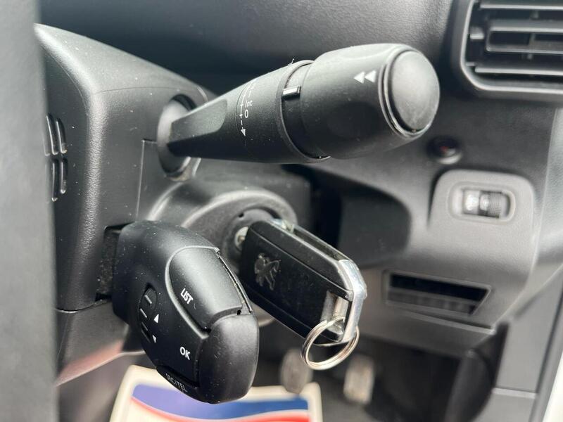 Peugeot Partner BlueHDi 1000 Professional Premium - U15165