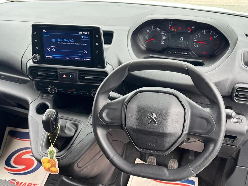 Peugeot Partner BlueHDi 1000 Professional Premium - U15165
