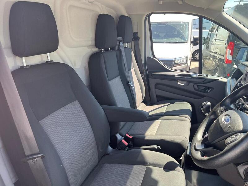 Ford Transit Custom 300 EcoBlue Leader - U15190