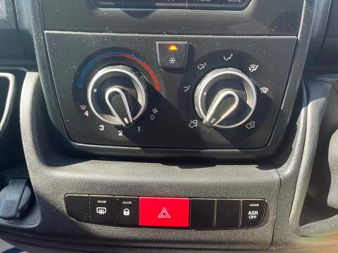 Peugeot Boxer BlueHDi 335 Professional - U15195