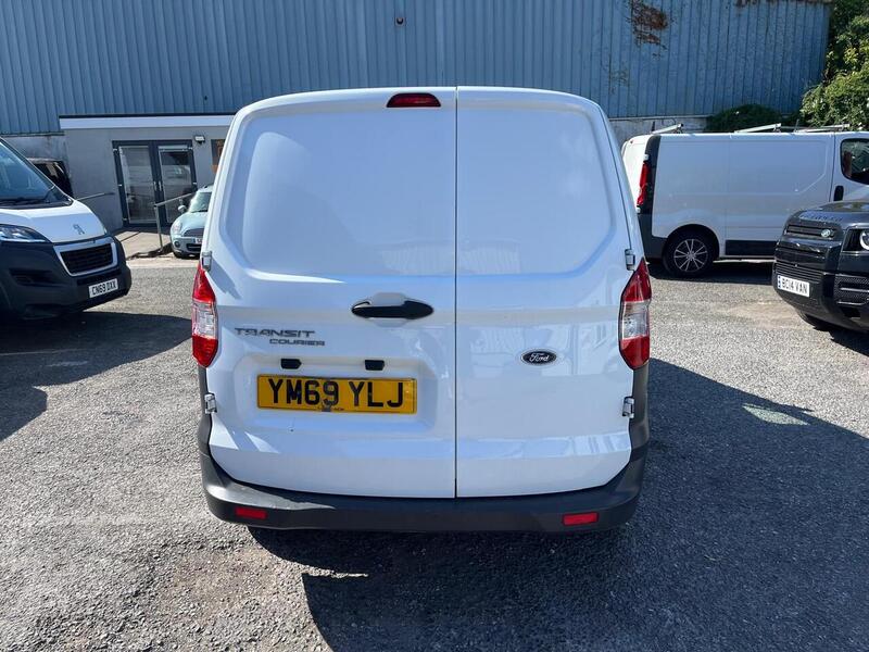Ford Transit Courier EcoBoost Trend - U15210