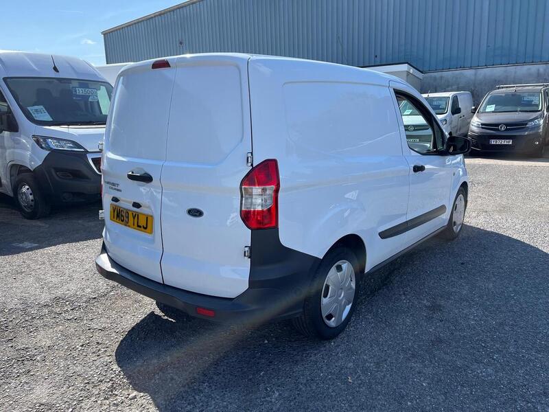 Ford Transit Courier EcoBoost Trend - U15210