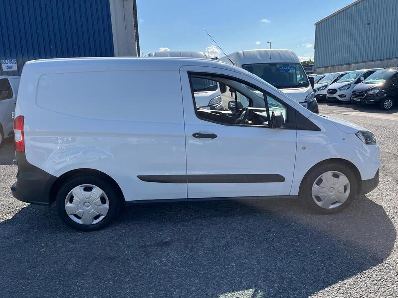 Ford Transit Courier EcoBoost Trend - U15210