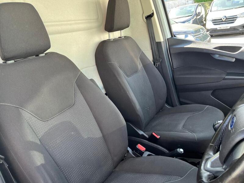 Ford Transit Courier EcoBoost Trend - U15210