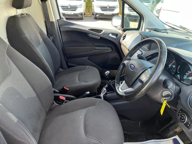 Ford Transit Courier EcoBoost Trend - U15210