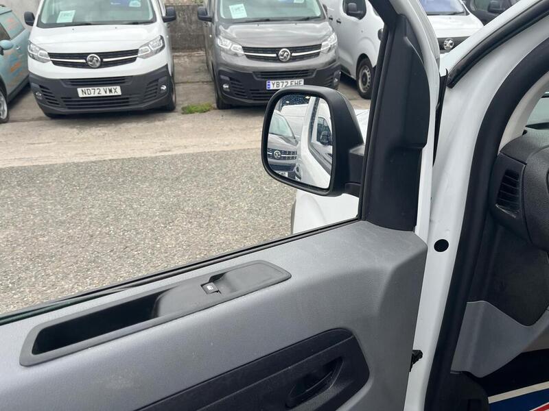 Peugeot Expert BlueHDi 1000 Professional Premium - U15211