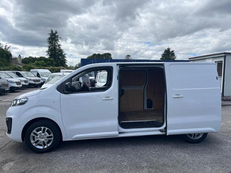 Vauxhall Vivaro Turbo D 2700 Sportive - U15221