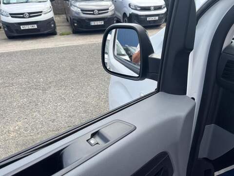 Vauxhall Vivaro Turbo D 2700 Sportive - U15221