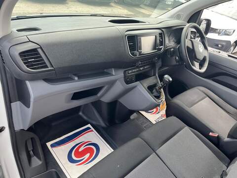 Vauxhall Vivaro Turbo D 2700 Sportive - U15221