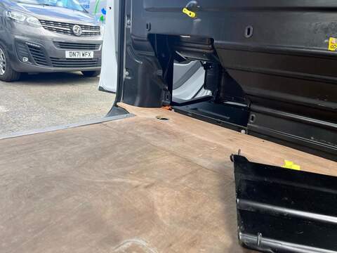Vauxhall Vivaro Turbo D 2700 Sportive - U15221